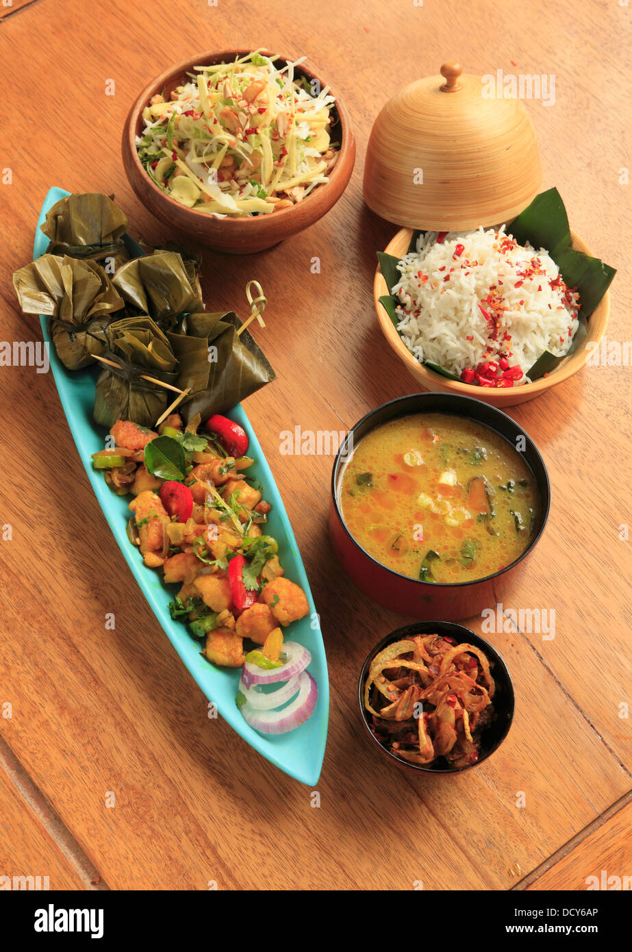 Burmesische Essen, Fisch, Fisch-Suppe, Salat, Reis, Balachaung, Stockfoto