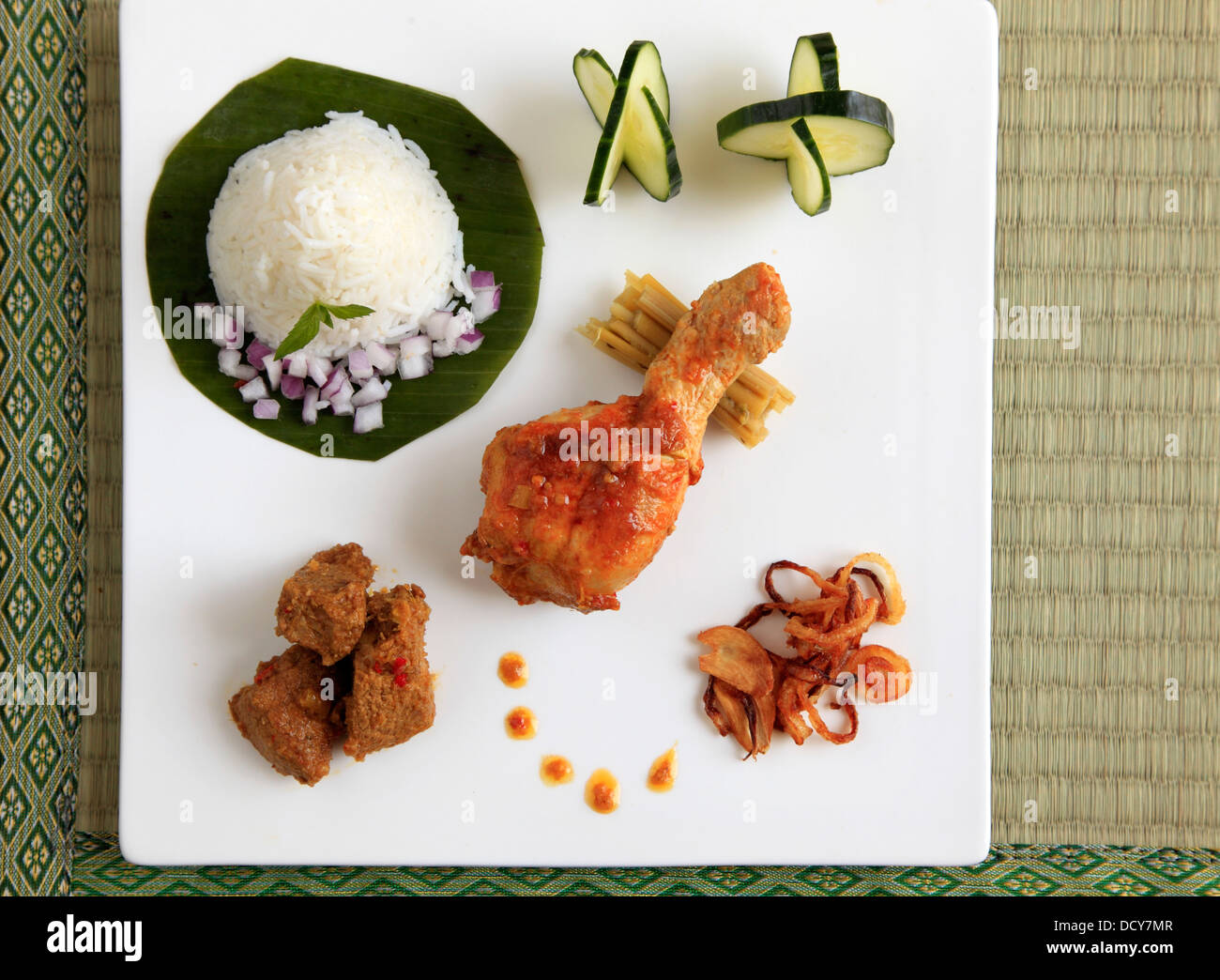 Burmesische Essen, Curry, Reis, Beilagen, Stockfoto