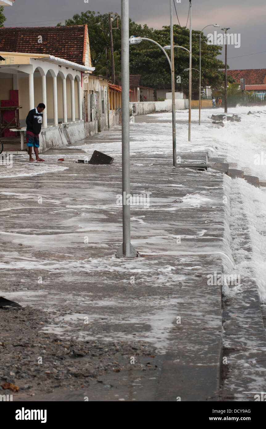 Meeresspiegel erhöht während der großen Swell bei Matinhos City, Bundesstaat Ufer von Sao Paulo, Süd-Brasilien Stockfoto