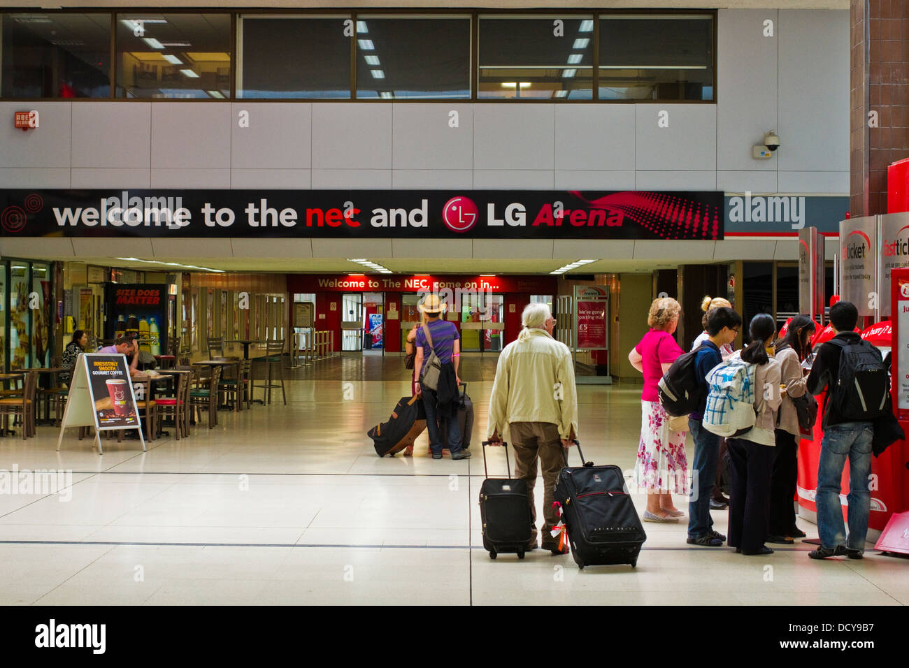 Herzlich Willkommen Sie auf dem NEC und LG Arena-Schild am Bahnhof Birmingham International Stockfoto