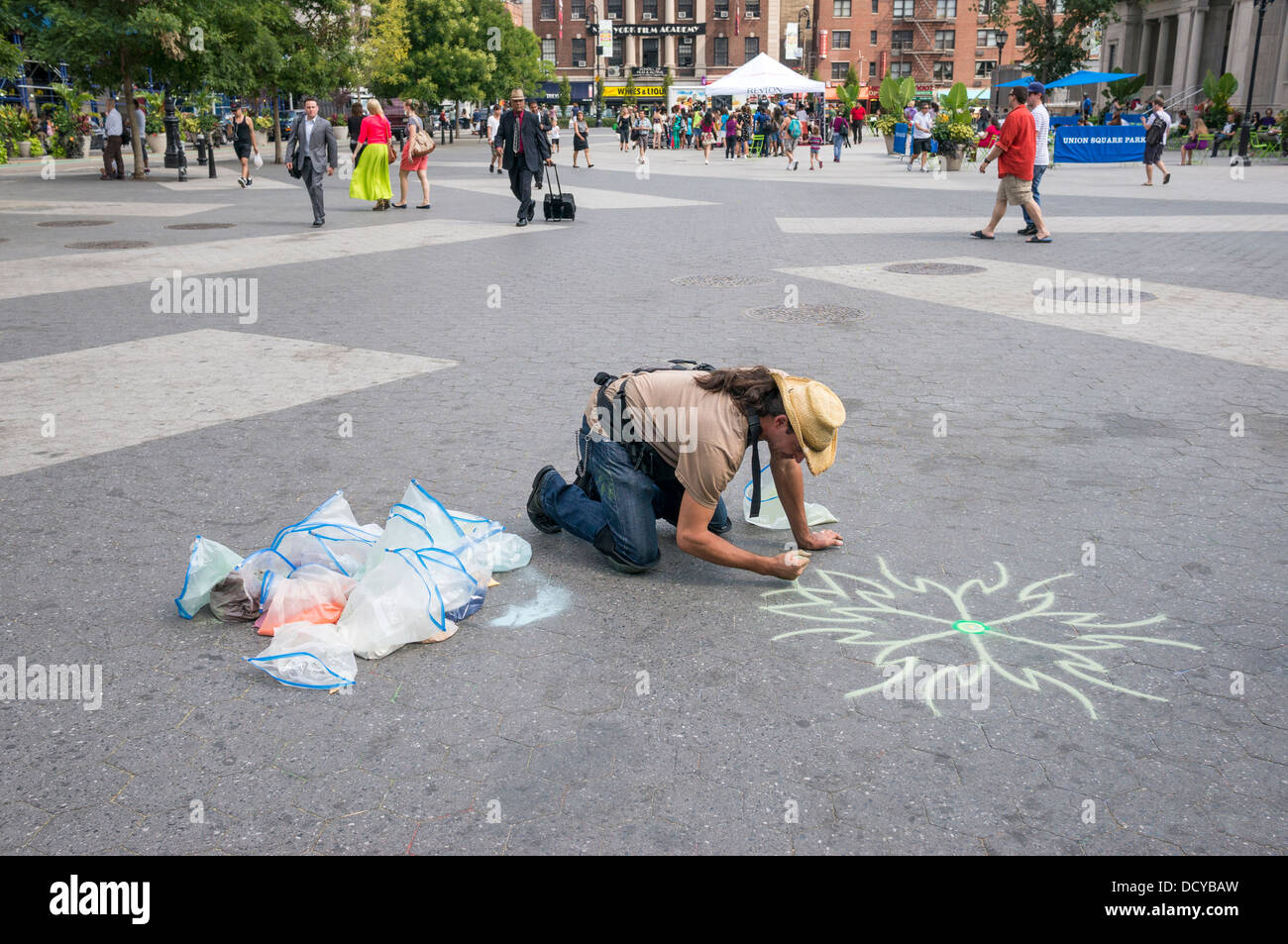 Eine Straße Künstler Zeichnung auf dem Boden in Pastelltönen am Union Square in New York City Stockfoto