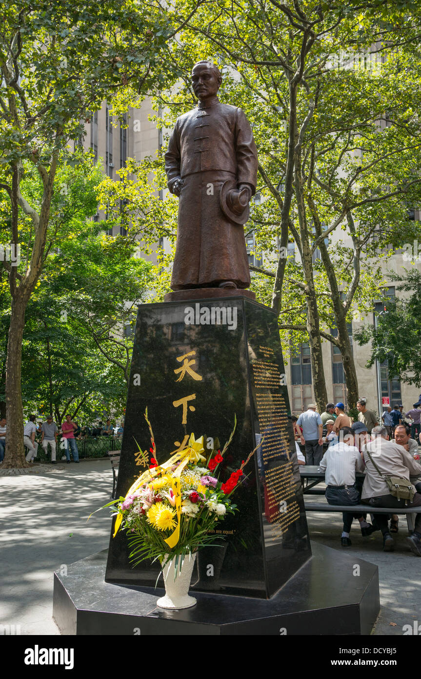 Statue von Dr. Sun Yat-Sen im Columbus Park in Chinatown in New York City Stockfoto