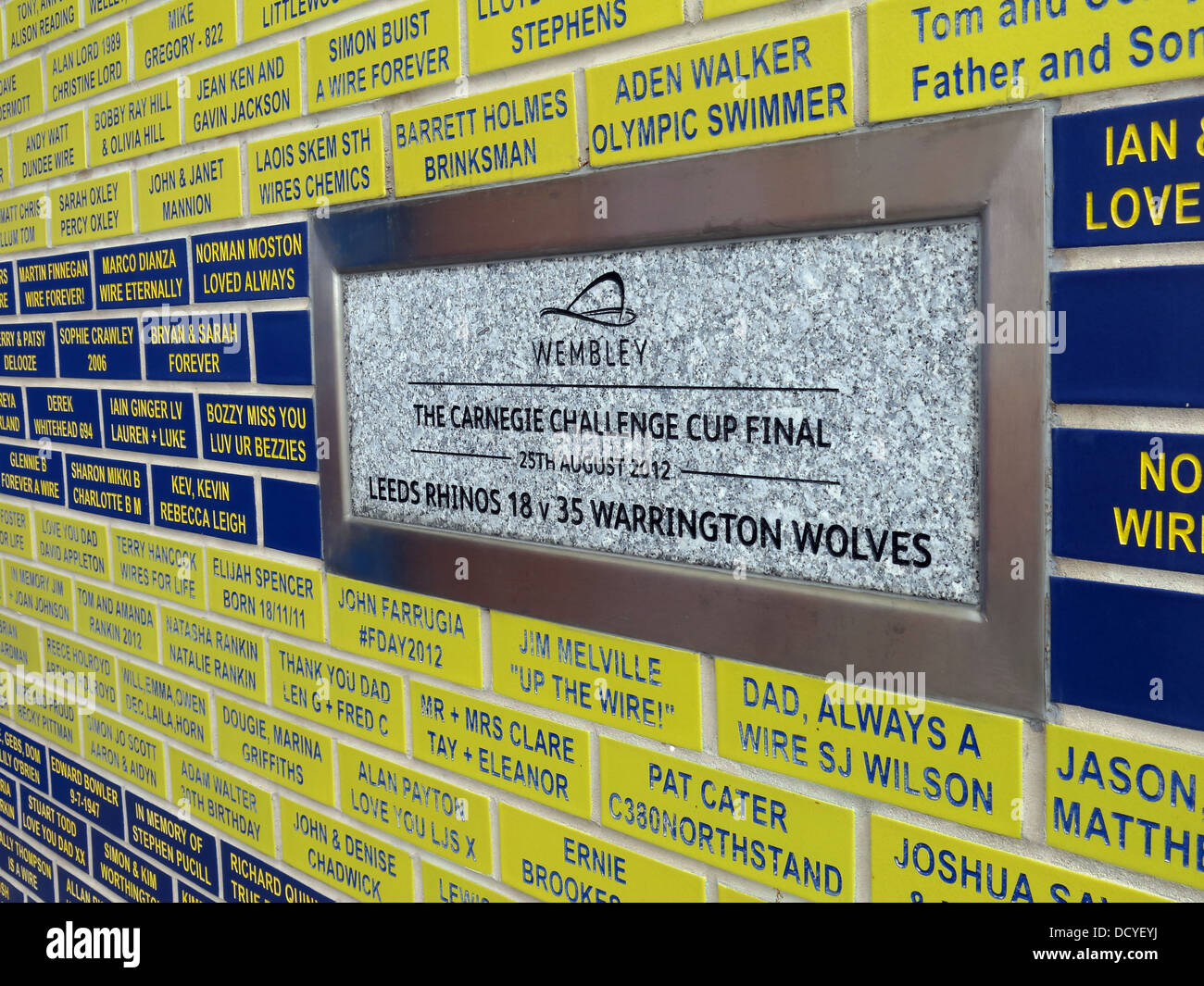 Carnegie Challenge Cup Gedenktafel im Halliwell Jones Stadium, Mike Gregory Weg / Winwick Rd, Warrington, WA2 7NE Stockfoto