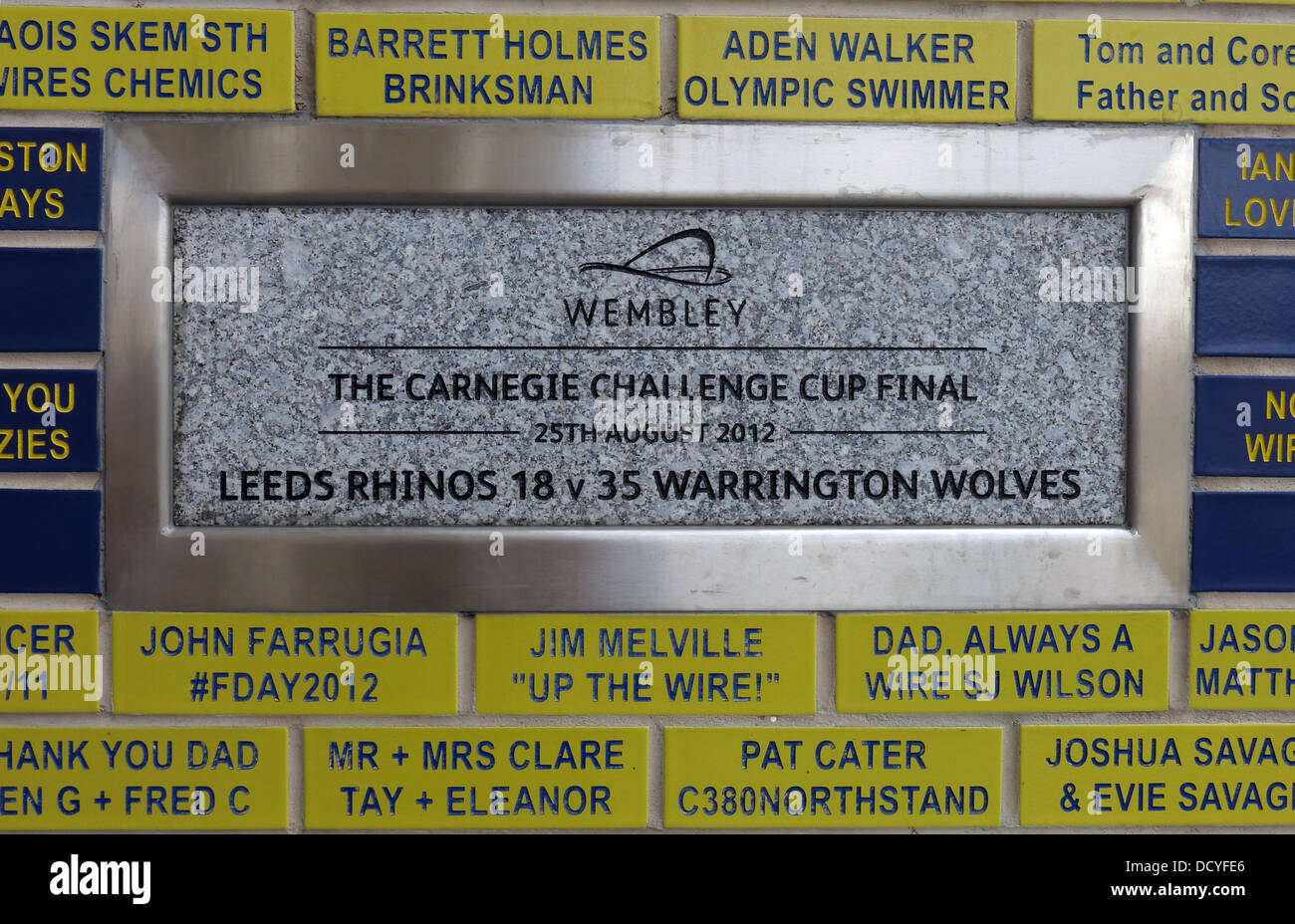 Carnegie-Challenge-Cup-Finale Plaque Halliwell Jones Stadium, Mike Gregory Weg / Winwick Rd, Warrington, WA2 7NE Stockfoto