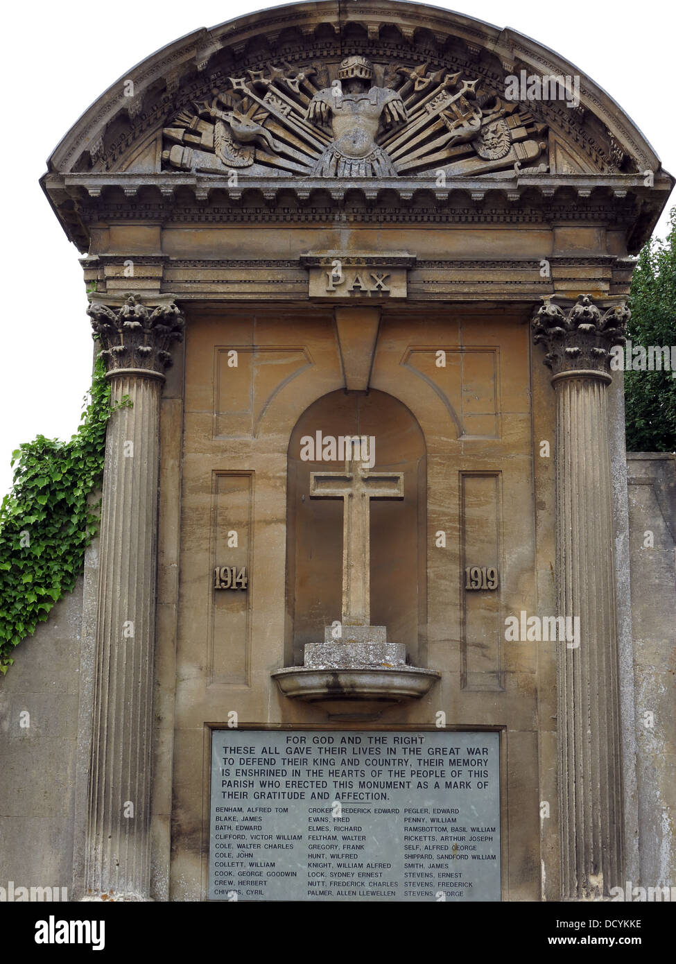 1914-1919 große War Memorial und Kreuz, Lacock Abbey, Lacock, Wiltshire, England, SN 15. Stockfoto