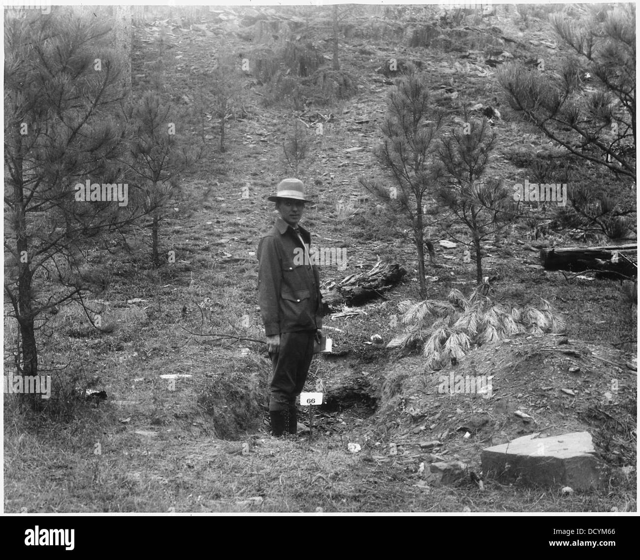 Der Mensch steht der Standort arbeiten an goldene Regel (Goldrute) Placer--286101 Stockfoto