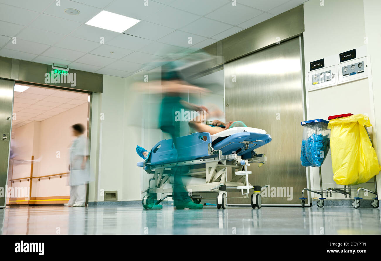 Krankenhaus-Flur-trolley Stockfoto