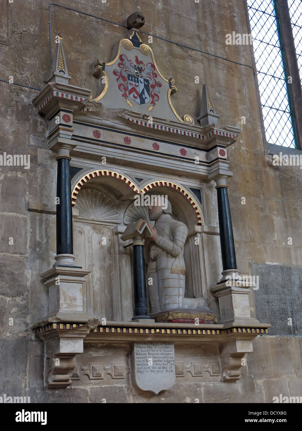 Stein Bildnis von Tom Wiliams, St. Peters Kirche, Cheltenham, Gloucester, England, Großbritannien Stockfoto