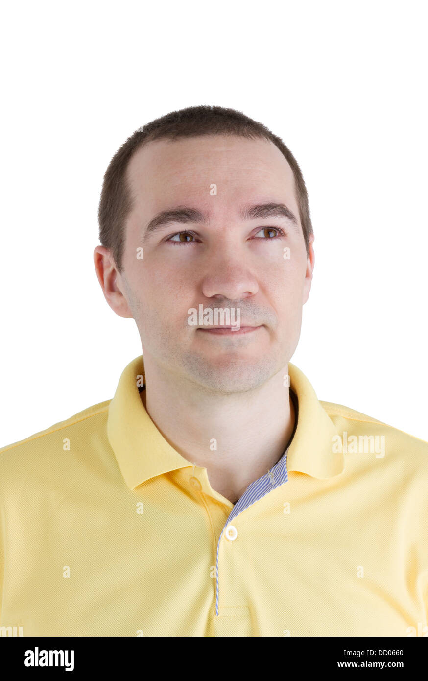 Mann mit einem verträumten Ausdruck auf seinem Gesicht auf einem weißen Hintergrund Stockfoto