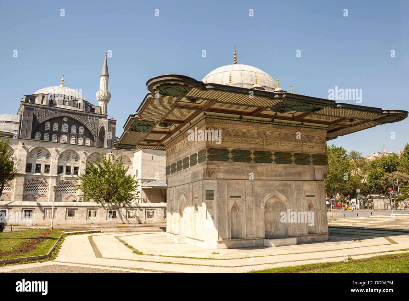 Kilic Ali Pasa Mosque und Kilic Ali Pasa Fountain, auch bekannt als Tophane Brunnen, Tophane, Beyoglu, Istanbul, Türkei Stockfoto