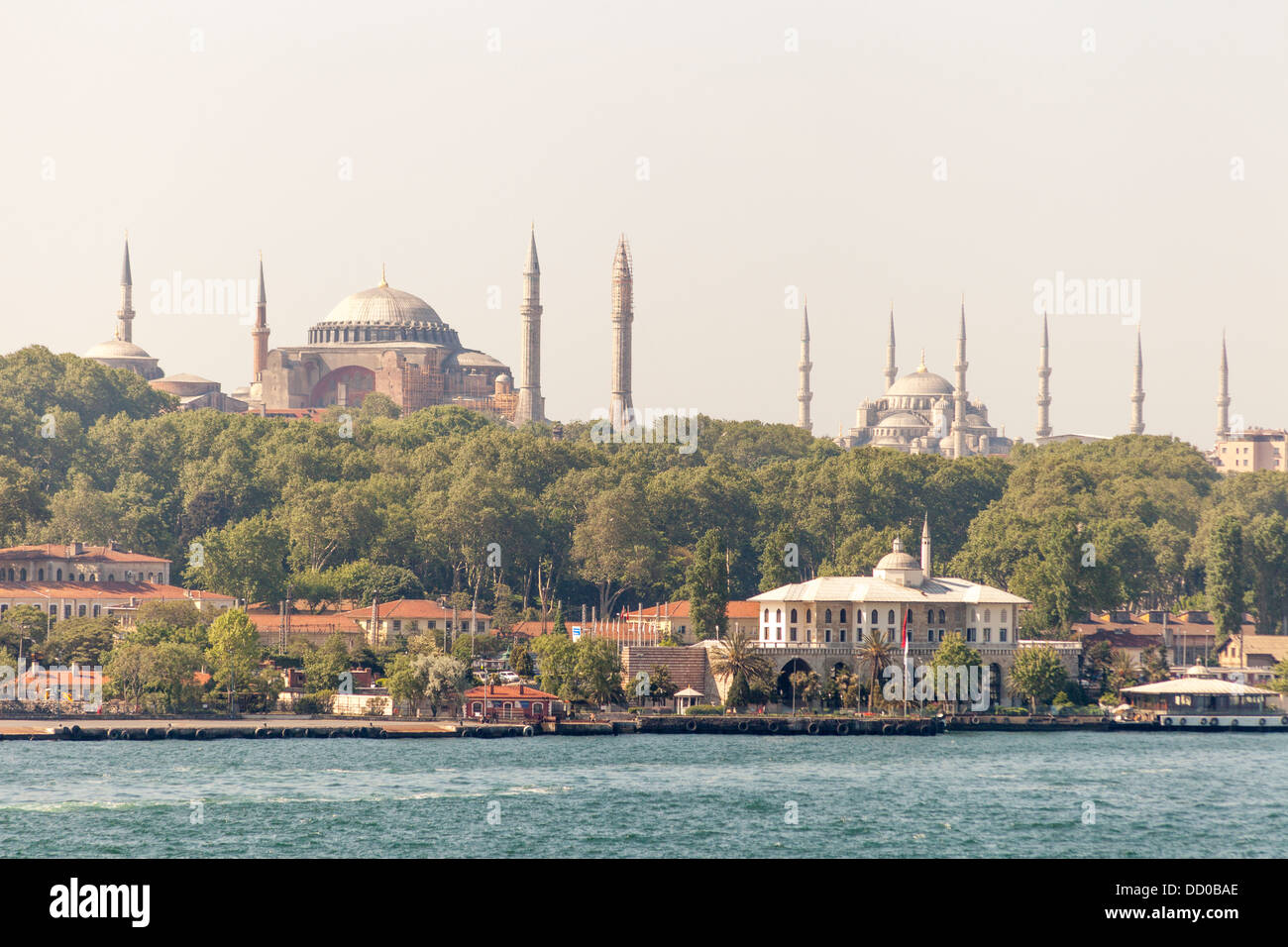 Hagia Sophia Mosque und Sultanahmet-Moschee, auch bekannt als blaue Moschee neben dem Bosporus, Istanbul, Türkei Stockfoto