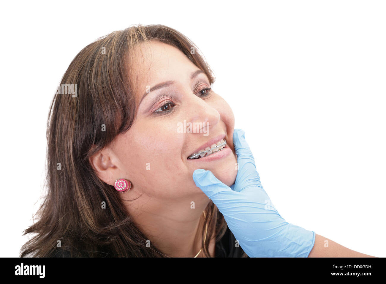 Frau, die seine Routine Klammern auf ihren Zahnarzt überprüfen Stockfoto