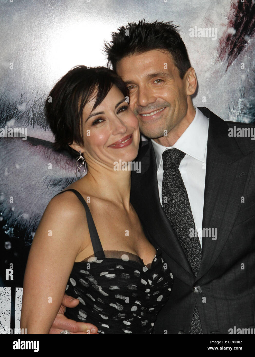 Wendy Moniz, Frank Grillo statt die Weltpremiere von 'The Grey' im Regal Kino - Ankünfte Los Angeles, Kalifornien - 11.01.12 Stockfoto