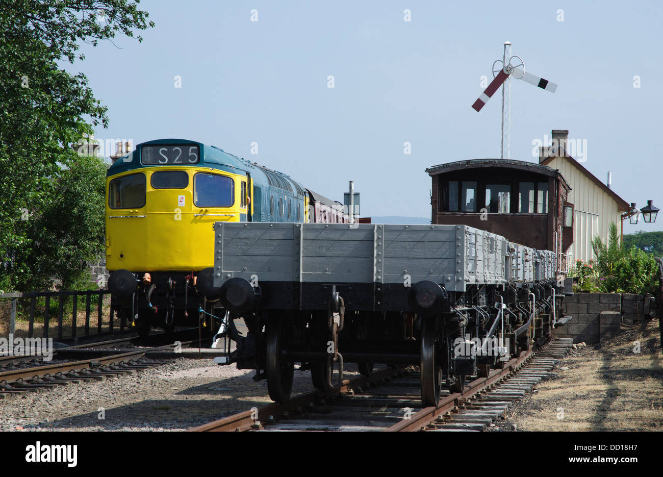 Diesel-elektrisch, Lokomotive, 27106, D5394, BRCW, Broomhill Station, Typ 2, Strathspey Dampfeisenbahn, Hochland, Schottland Stockfoto
