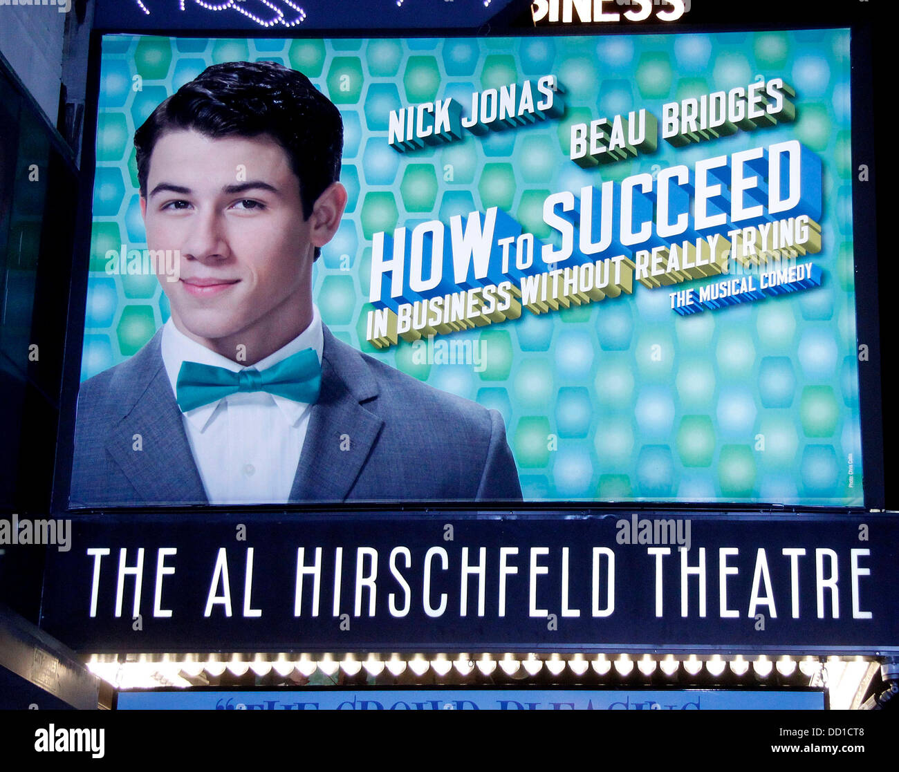 Atmosphäre Nick Jonas kehrt zurück an den Broadway in der musikalischen "wie um erfolgreich zu sein In Business Without Really Trying" im Al Hirschfeld Theatre.  New York City, USA - 24.01.12 Stockfoto