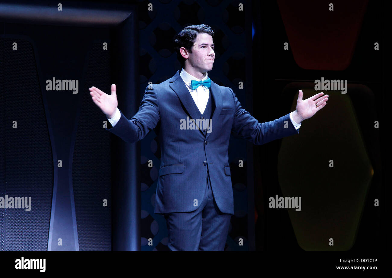 Nick Jonas kehrt zurück an den Broadway in der musikalischen "wie um erfolgreich zu sein In Business Without Really Trying" Al Hirschfeld Theatre, Vorhang.  New York City, USA - 24.01.12 Stockfoto