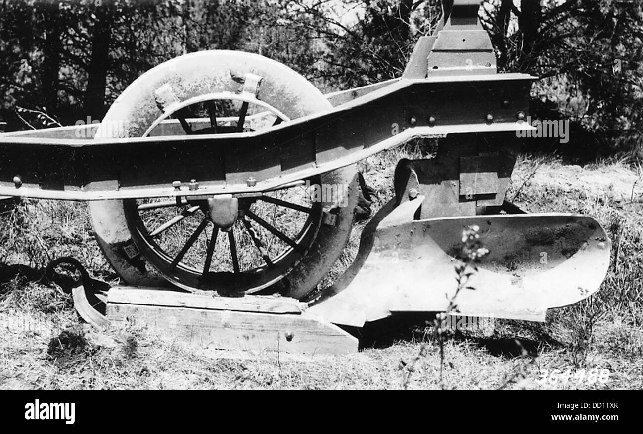 Dieses Bild bietet einen detaillierten Einblick in den Bau des Mesaba-Pflugs, einem bedeutenden Stück Bergbauausrüstung, das zum Abtragen von Eisenerz verwendet wird. Es zeigt die technischen Aspekte der Konstruktion und Konstruktion des Pflugs. Stockfoto