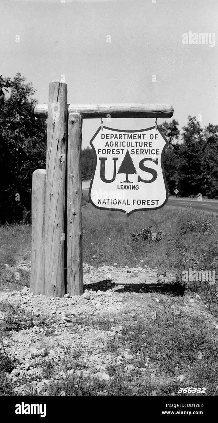 Ein Foto mit dem Schild zum Eingang nach Fredericktown, Missouri, das das Tor zur Stadt im Madison County markiert. Stockfoto