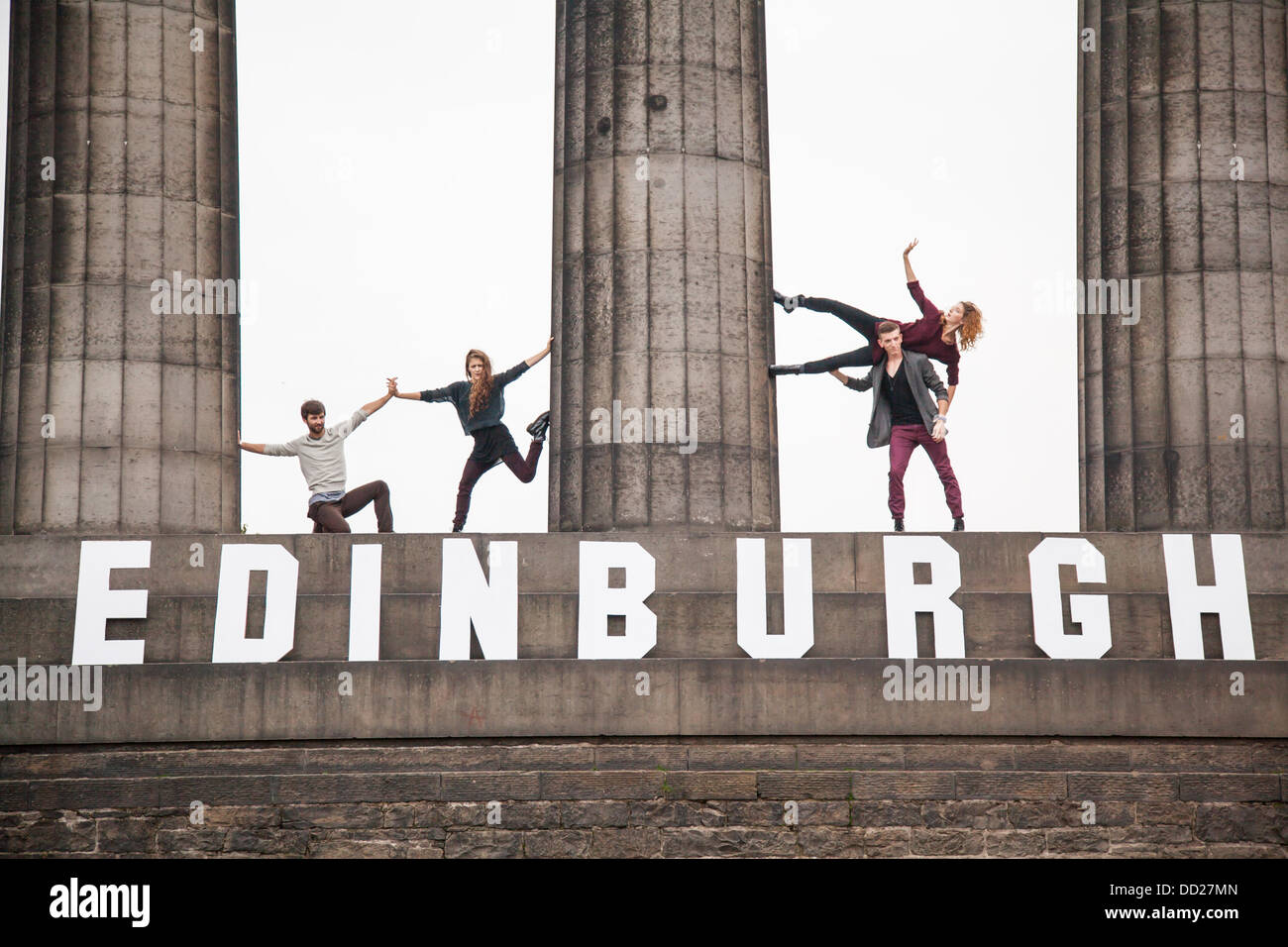 Edinburgh, UK, 23. August 2013. L.A. Dance Project Performer (links Rght) Aaron Carr, Julia Eichten, Nathan Makolandra, Rachelle Rafailedes zeigen ihre Wendigkeit und Ersatz der Hollywood melden für eine Edinburgh eine. L.A. Dance Project präsentiert ein Programm für moderne Meisterwerke aus einer der heißesten Namen im Tanz. Benjamin Millepied bringt seine neue Firma in Großbritannien zum ersten Mal nach seinem großen Erfolg als Choreograph und Star der Darren Aronofskys preisgekrönten Film Black Swan. Bildnachweis: Aly Wight/Alamy Live-Nachrichten Stockfoto