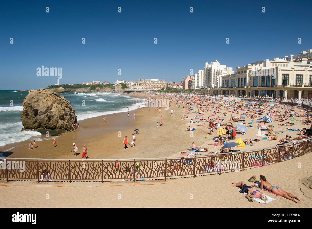 SONNE BADENDEN STRAND LA GRANDE PLAGE BIARRITZ PYRENÄEN ATLANTIQUES AQUITANE FRANKREICH Stockfoto