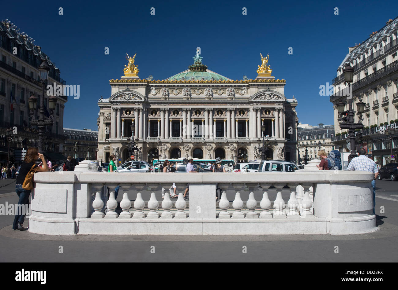 Palais garnier opera house place -Fotos und -Bildmaterial in hoher ...