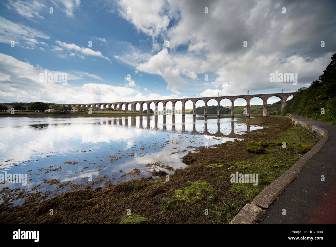 Eine Brücke über das Wasser gehen; Berwick, Northumberland, England Stockfoto