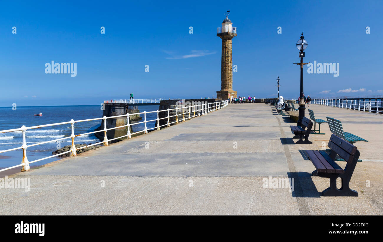 Der West Pier bei Whitby Yorkshire England UK Europe Stockfoto