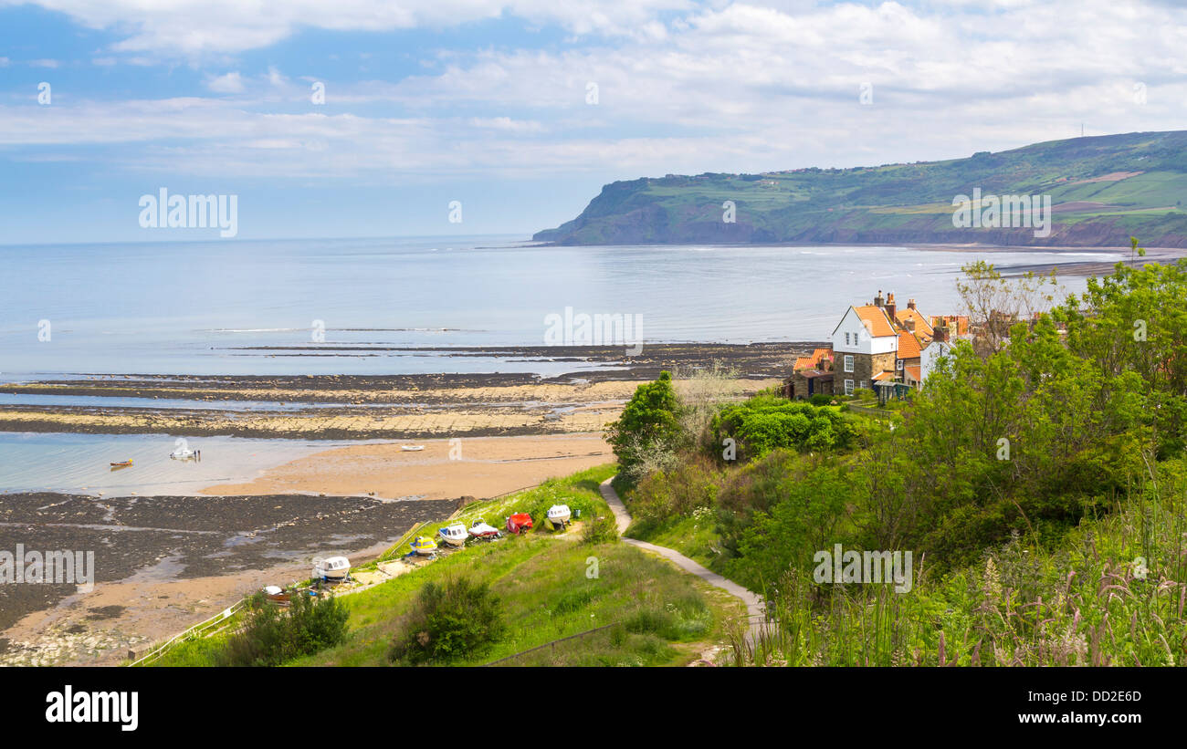 Strand und Meer bei Robin Hoods Bay Yorkshire England UK Europe Stockfoto