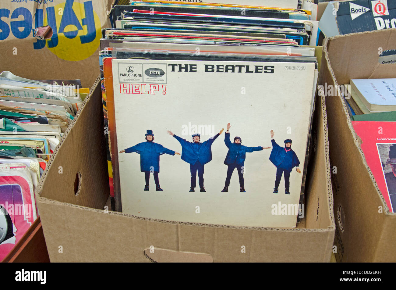 Gebrauchte Schallplatten zu verkaufen auf einem Stall in der Grassmarket während der jährlichen Messe Grassmarket. Stockfoto