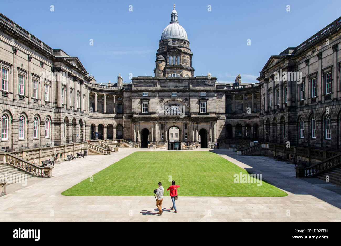 Der Quad der alten Universität, Teil der University of Edinburgh. Von Robert Adam entworfen und im Jahre 1789 begonnen. Stockfoto