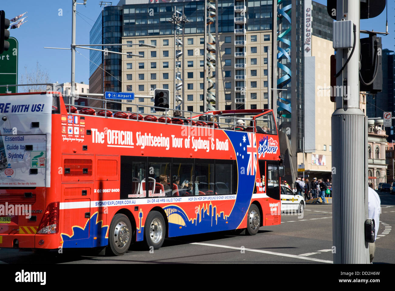 Sydney-Bondi-Sightseeing-Bus verlassen Pitt Street um Lee geben Straße am Central, Sydney Cbd, Australien Stockfoto