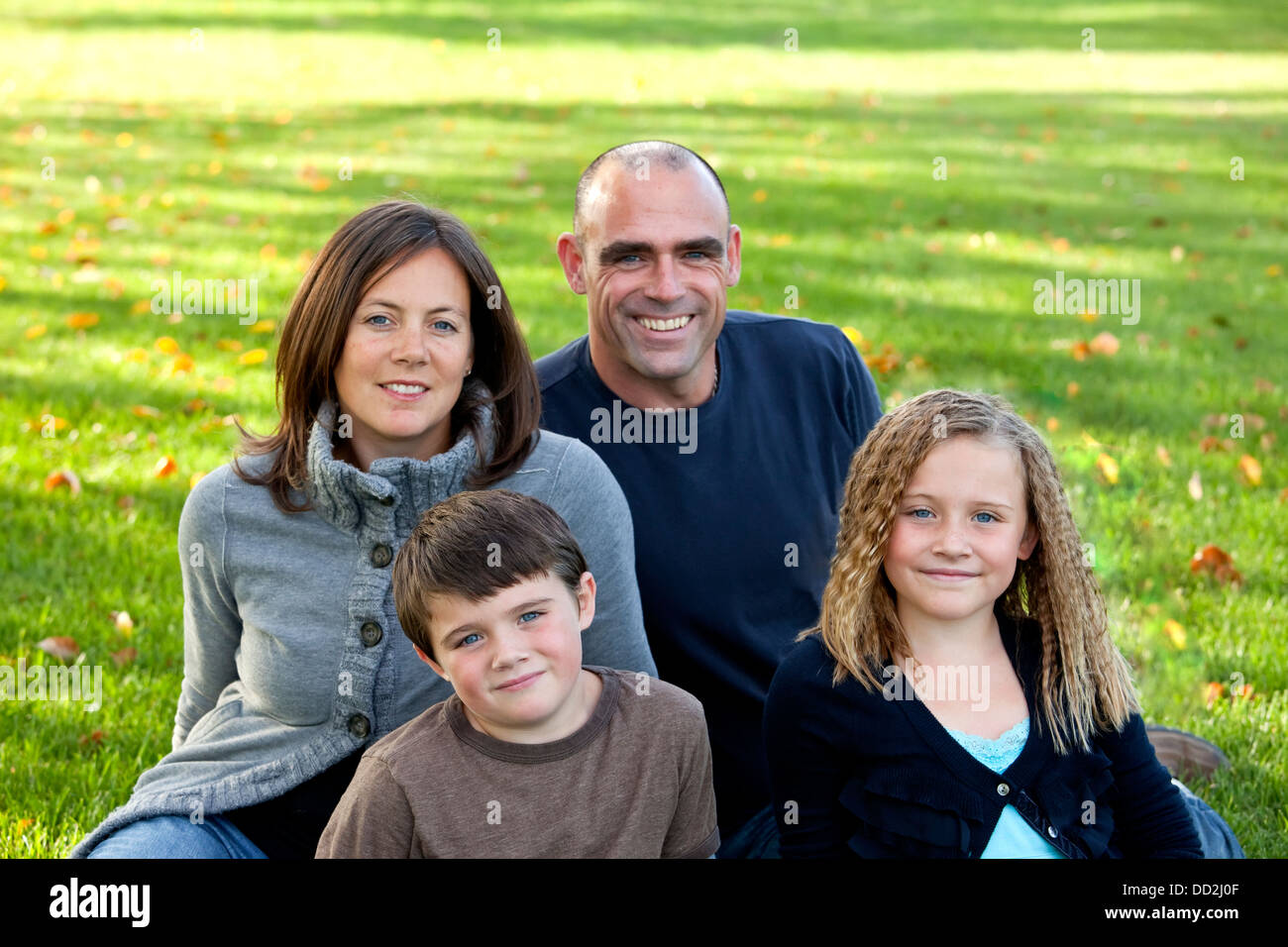 Familienbild In einem Park; Beaumont, Alberta, Kanada Stockfoto