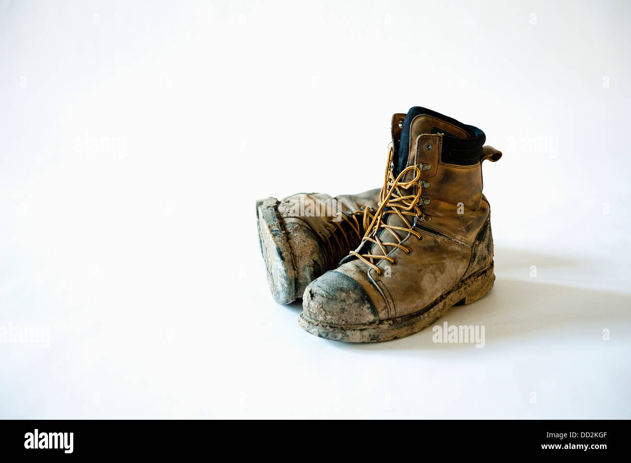 Dreckig und kaputt In Bau Arbeitsstiefel; Edmonton, Alberta, Kanada Stockfoto