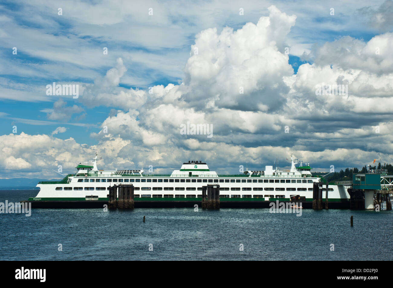 Edmonds-Kingston Ferry angedockt an Edmonds, Washington, USA Stockfoto