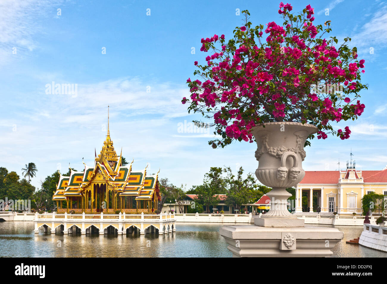 Gebäude in der äußeren Palast der Bang Pa-in, Thailand. Stockfoto