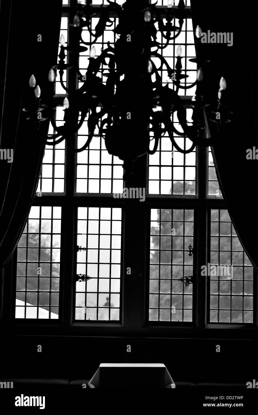 Silhouette eines Kronleuchter in einem herrschaftlichen Haus Stockfoto