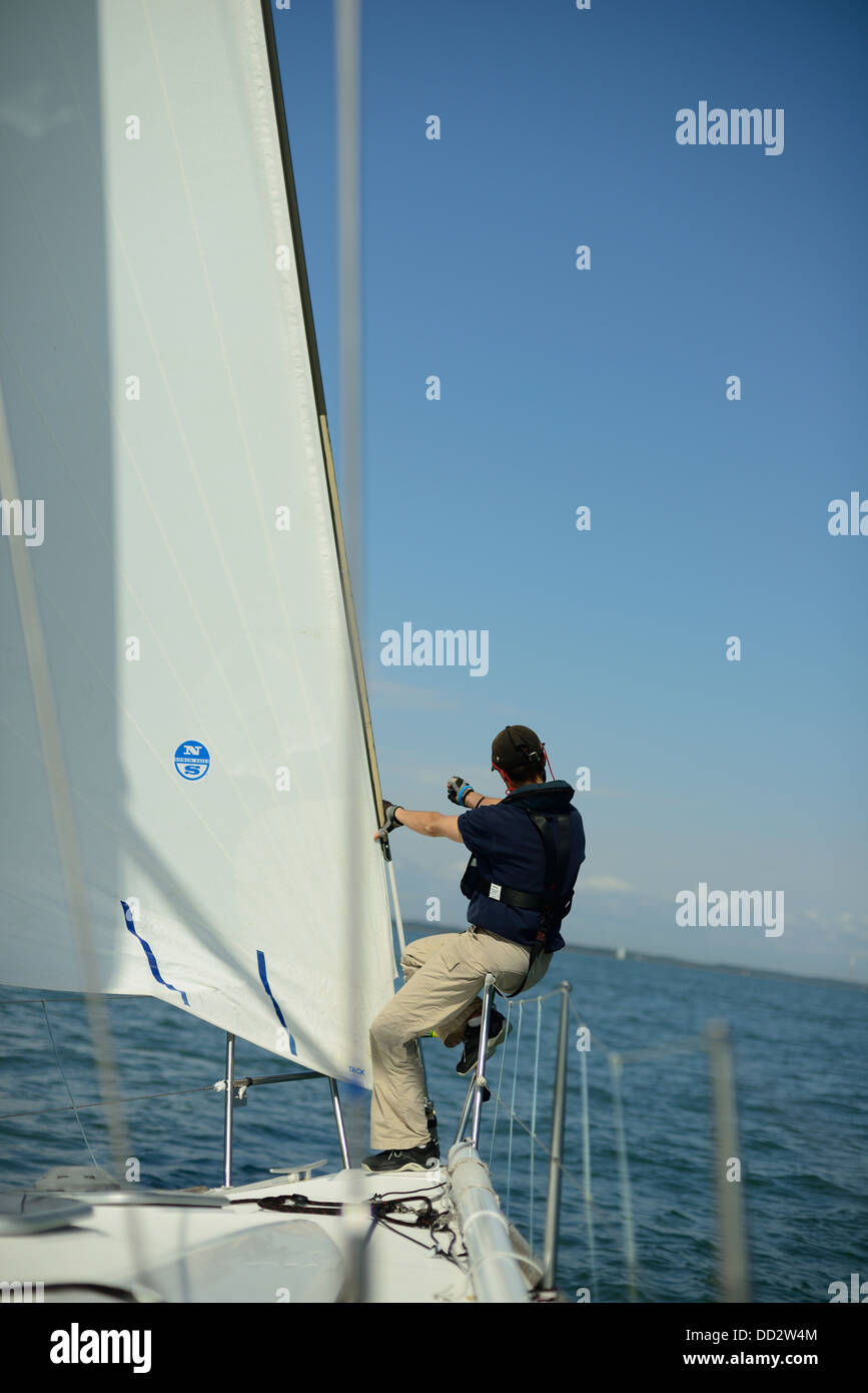 Segeln auf einer 40-Fuß-Yacht auf dem Solent Stockfoto