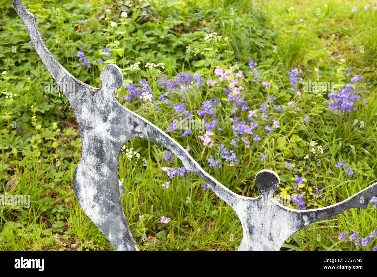 Skulptur und Sackler-Schutzhütte Weinberg Oxfordshire im Mai 2013 - Einheit von Christopher Townsend 4 Stockfoto