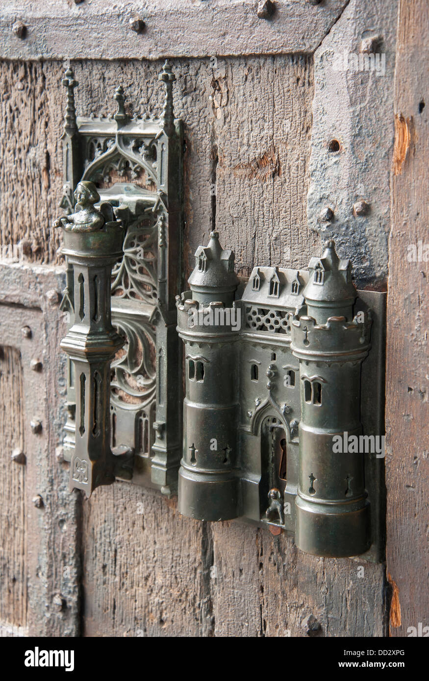 verzierten gusseisernen gotischen Schloss zum großen Eiche Tor Mons Rathaus Belgien Stockfoto