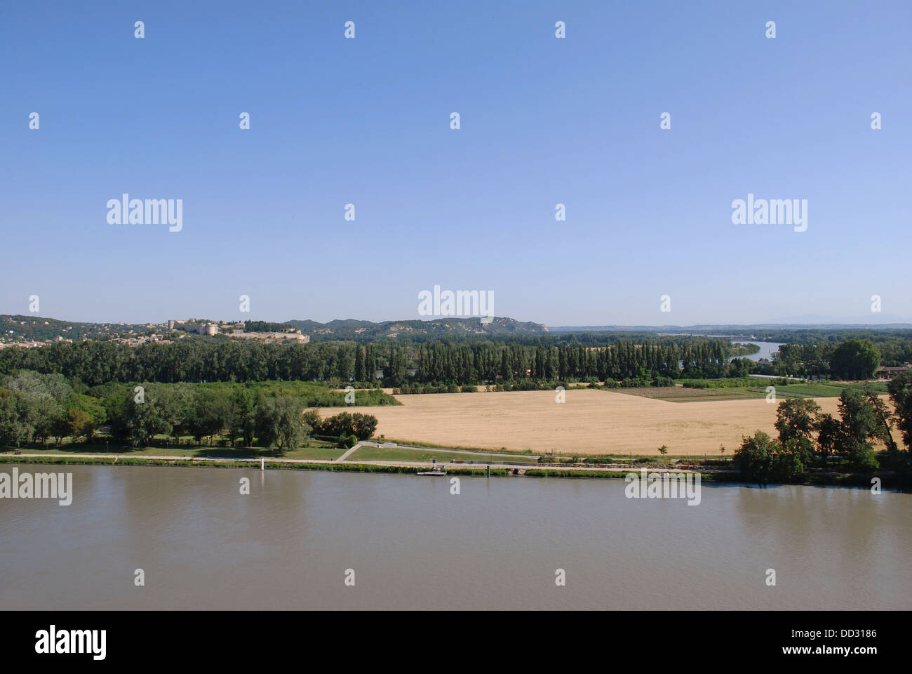 Rhone Fluss mit Blick auf Landschaft, Avignon, Provence, Frankreich Stockfoto