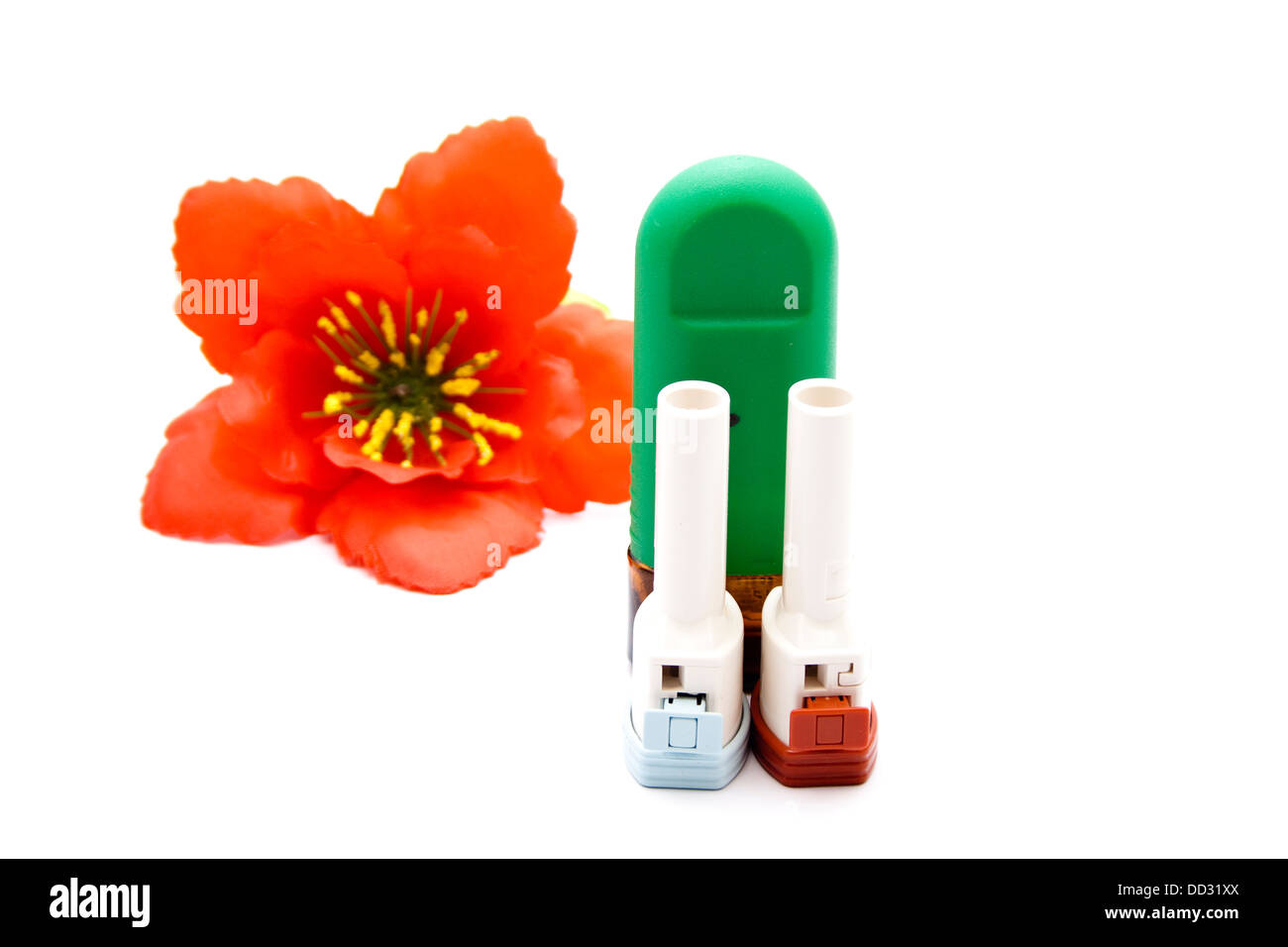 Asthma-Inhalator mit Nasenspray Stockfoto