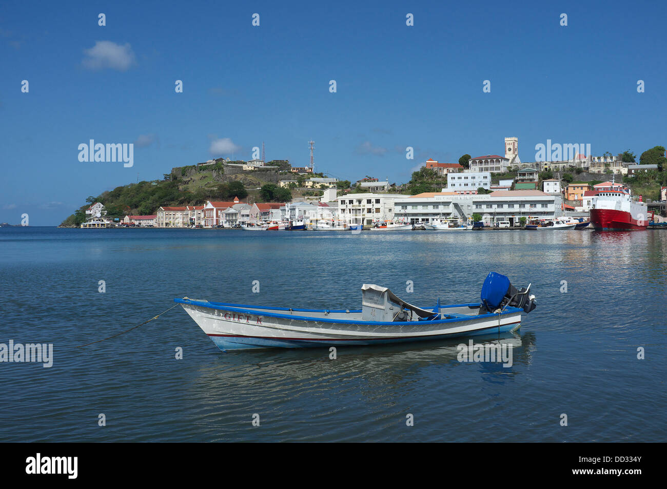 Blick über die Bucht auf St. George's die Hauptstadt von Grenada, Karibik-Insel Stockfoto