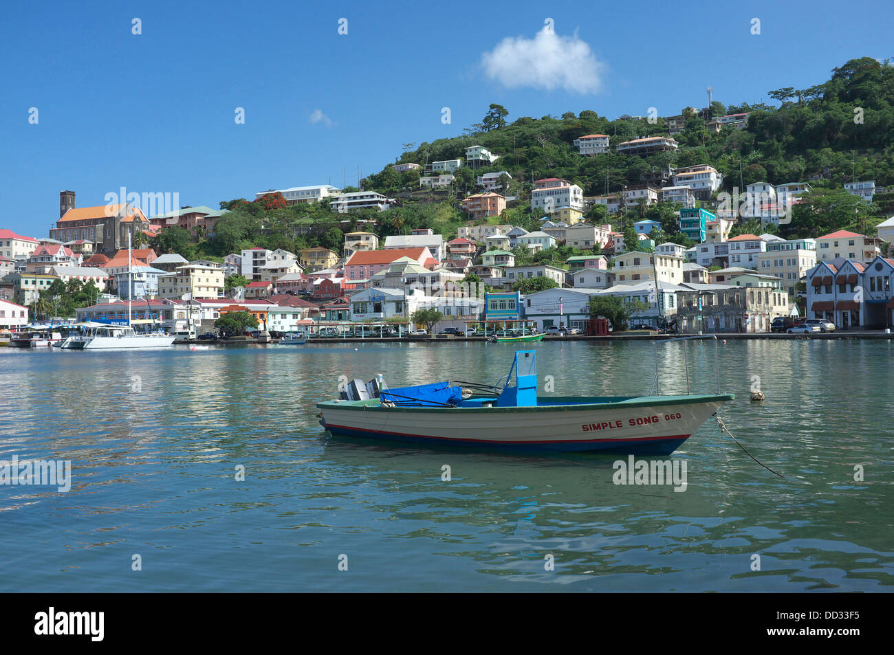 Blick über die Bucht auf St. George's die Hauptstadt von Grenada, Karibik-Insel Stockfoto