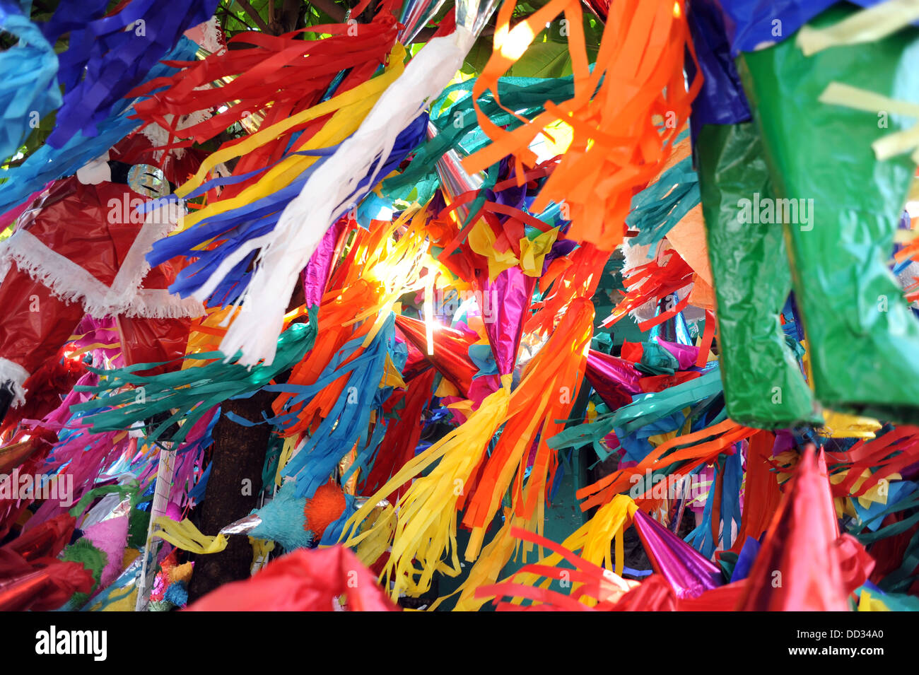 Sonnenlicht, das durch Piñata in Tapachula, Chiapas, Mexiko. Stockfoto Sonnenlicht, das durch Piñata in Tapachula, Chiapas, Mexiko. Stockfoto