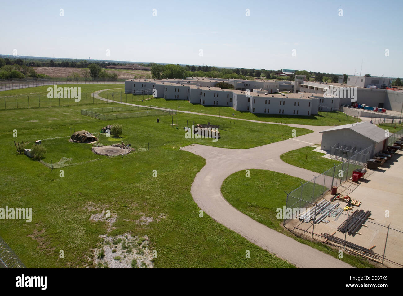 Blick vom Turm zwei, mit Blick auf die religiösen Ländereien. Lincoln Correctional Center, Lincoln, Nebraska. Stockfoto