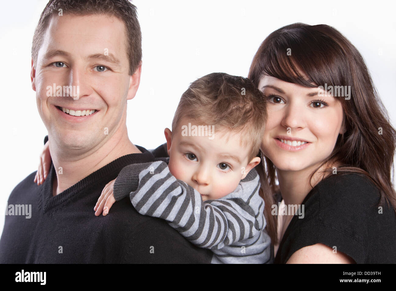 Porträt einer Familie mit einem jungen Sohn; Edmonton, Alberta, Kanada Stockfoto