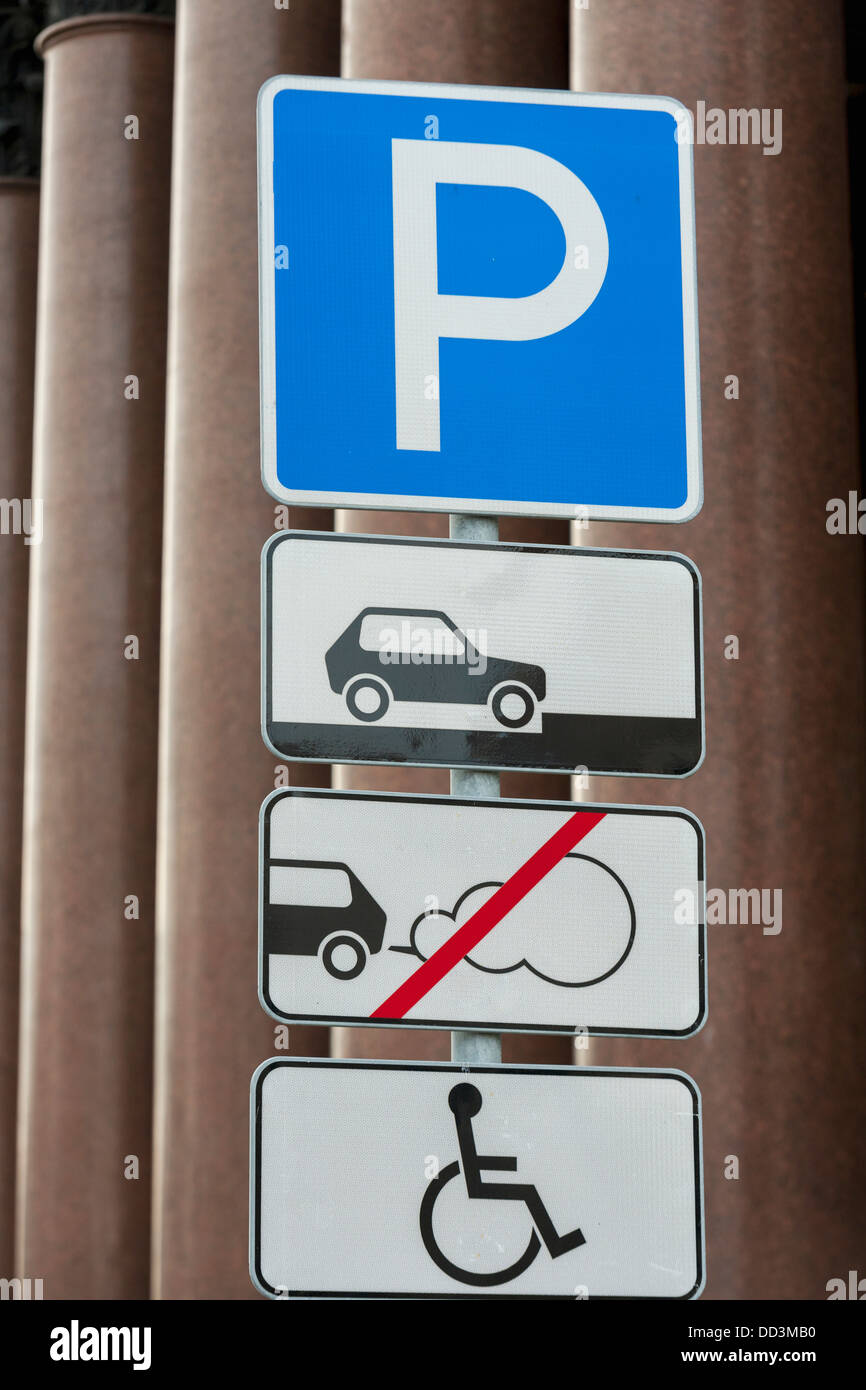 Parkplatz Schilder; St. Petersburg, Russland Stockfoto