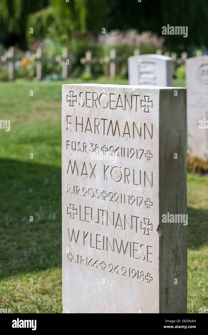 WW1 deutscher Grab auf die erste Welt Krieg ein Lijssenthoek Militärfriedhof, Poperinge, West-Flandern, Belgien Stockfoto