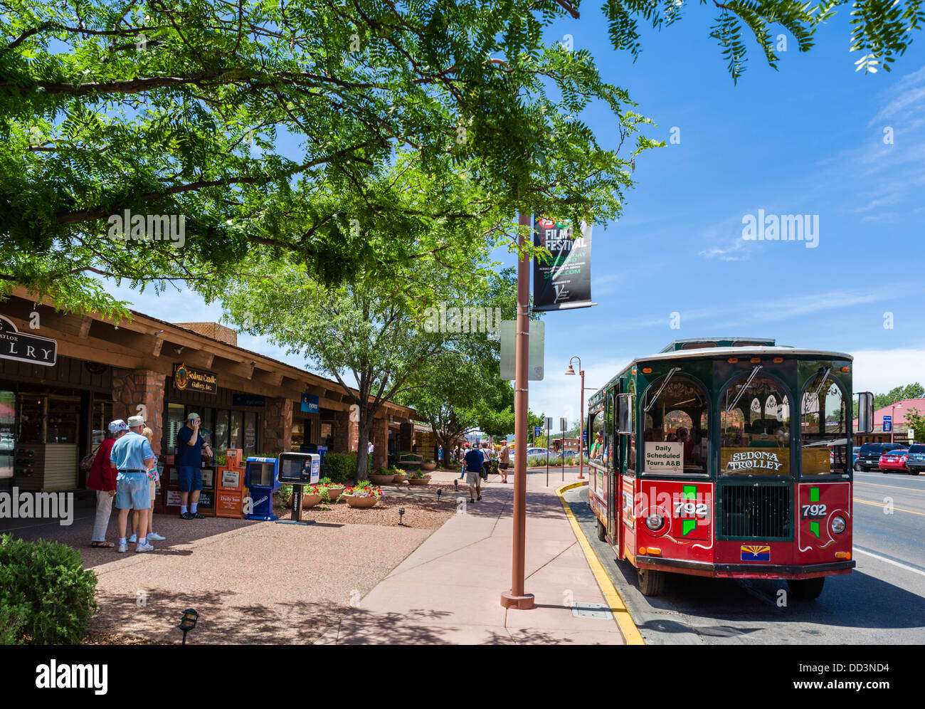 Die Sedona-Wagen auf der Main Street in der Innenstadt von Sedona, Arizona, USA Stockfoto