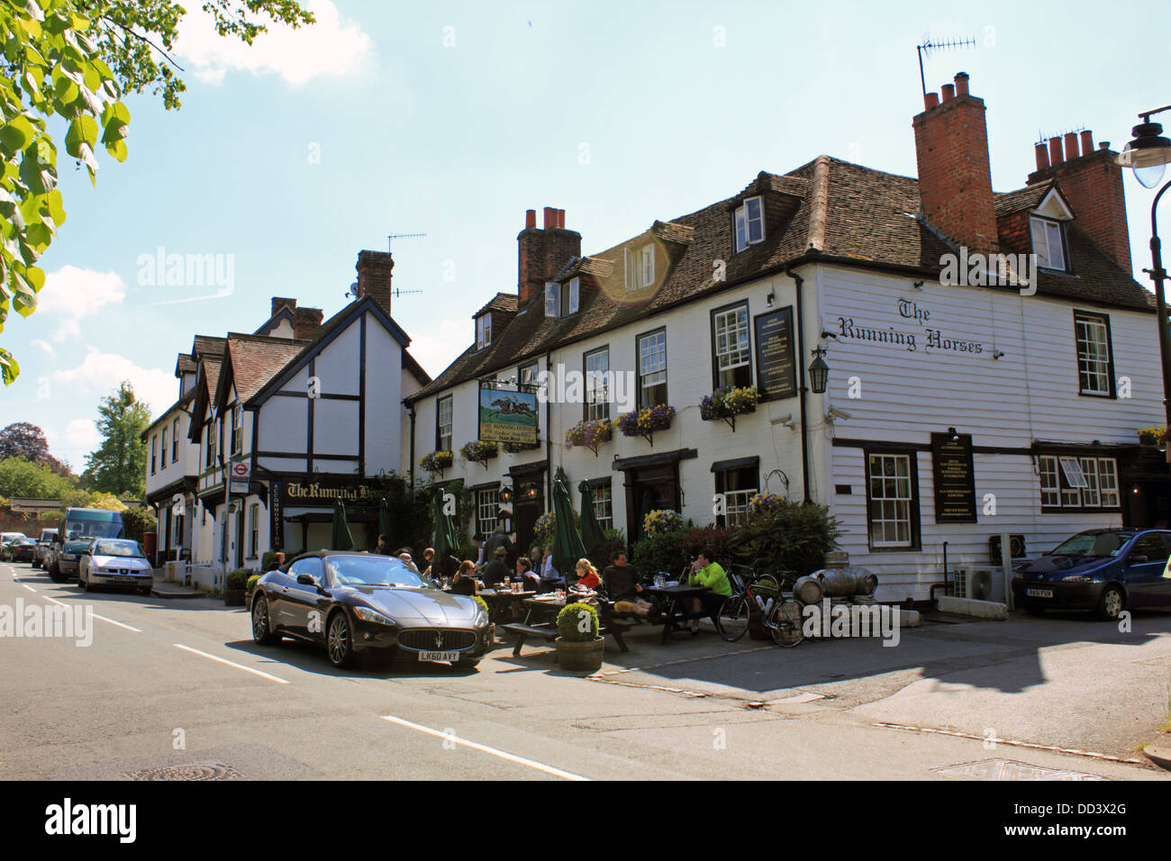 Die Running Horse Pub im Dorf Mickleham zwischen Dorking und Leatherhead, Surrey, England UK Stockfoto